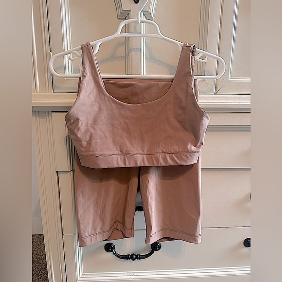Everlane The Perform Bike Short & The Perform Bra® Set - Picture 5 of 5